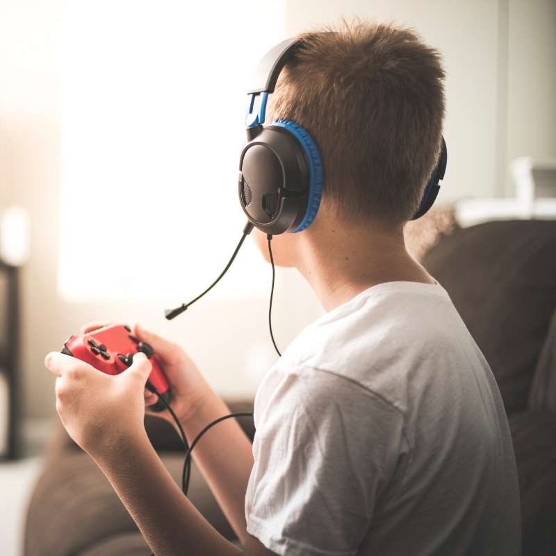 One thing you must do now to help your kids stay safe when online gaming